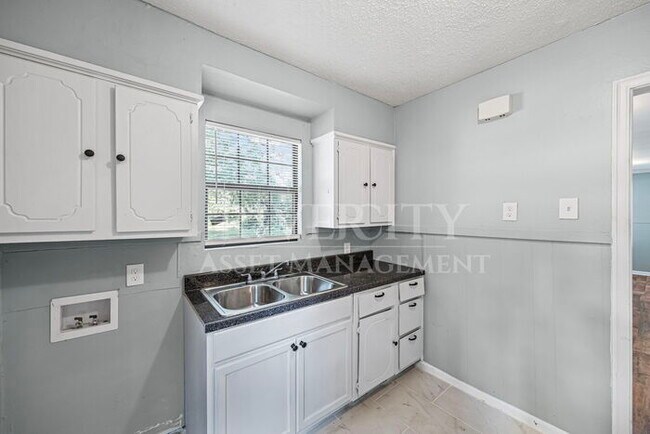 Building Photo - Beautiful Home Located In 38127 !! Section...