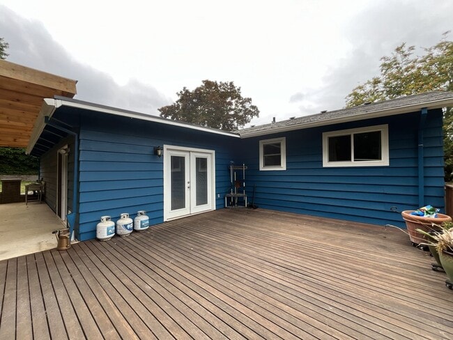 Building Photo - Beautiful 3-Bedroom West Linn Home with Bonus Room, Updated Kitchen and Large Fenced Yard