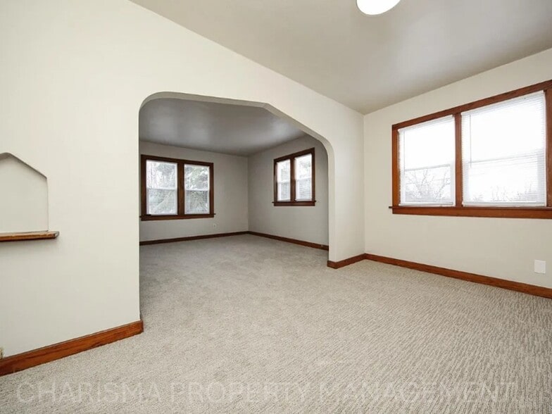 Building Photo - 1330 W 14th St