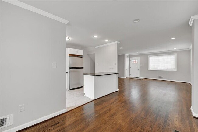 Building Photo - 8611 Ellen Ct