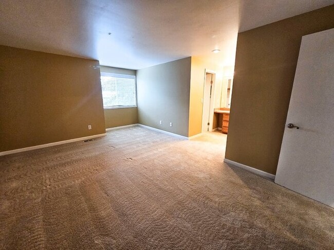 Building Photo - Townhome in Fin Hill- 2 Large Master Bedrooms, 2 Car Garage, Fully Fenced Yard, AC