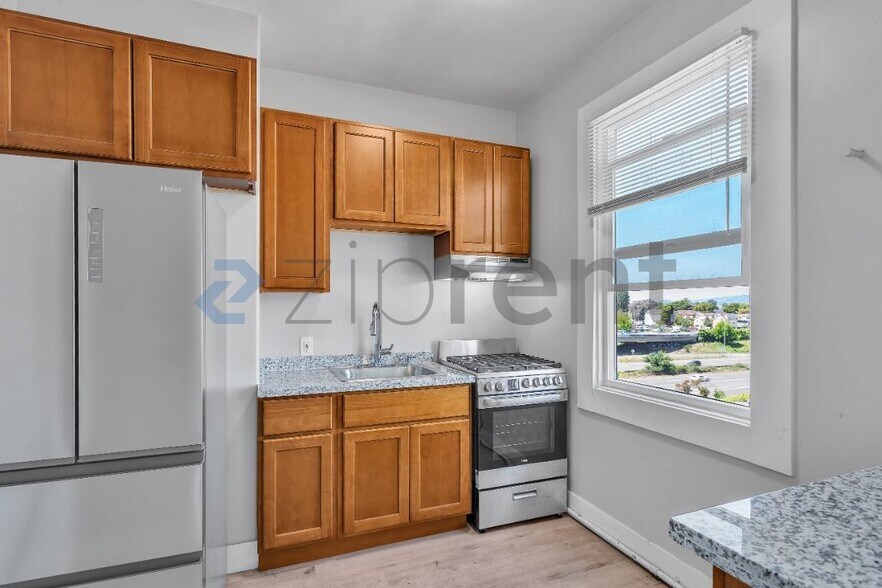 Building Photo - Unit 410