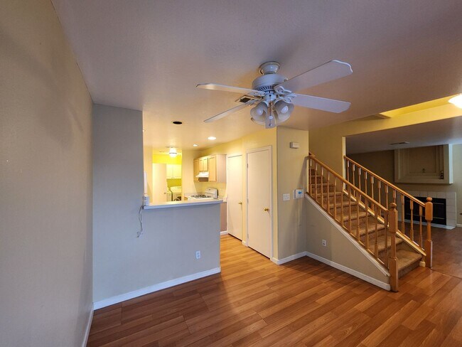 Building Photo - Modern Comfort in the Heart of Summerlin!