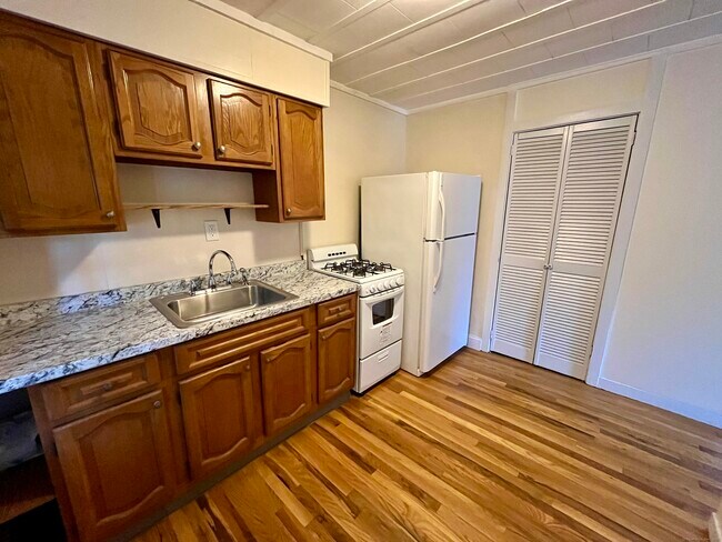 Building Photo - 55 Greenlawn Dr
