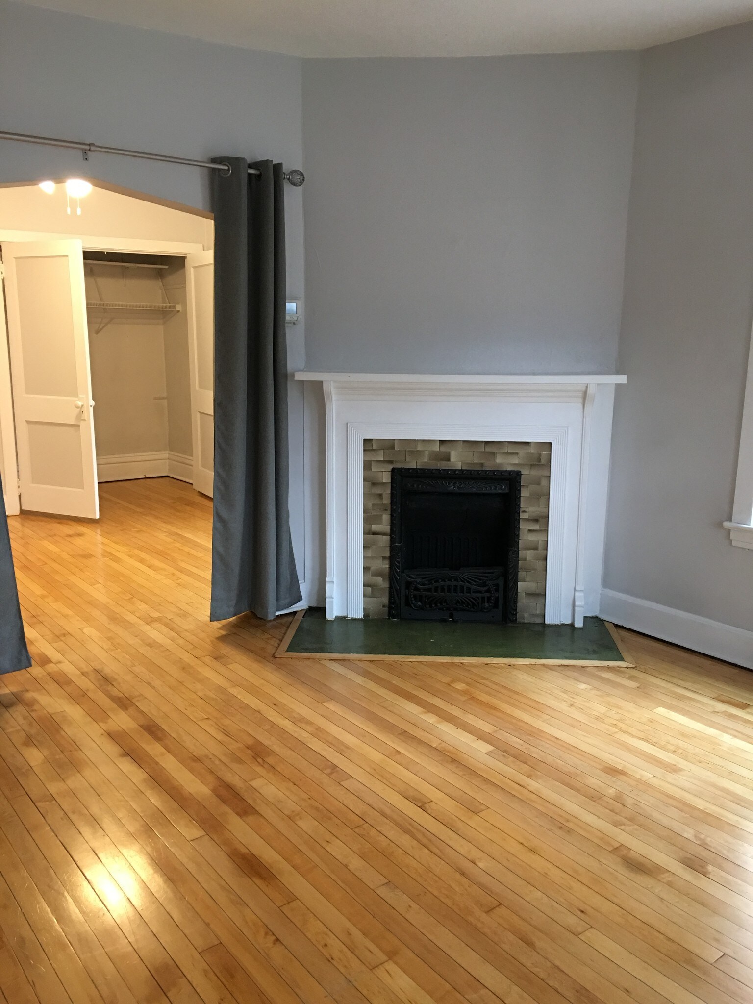 Building Photo - 1207 E 4th St