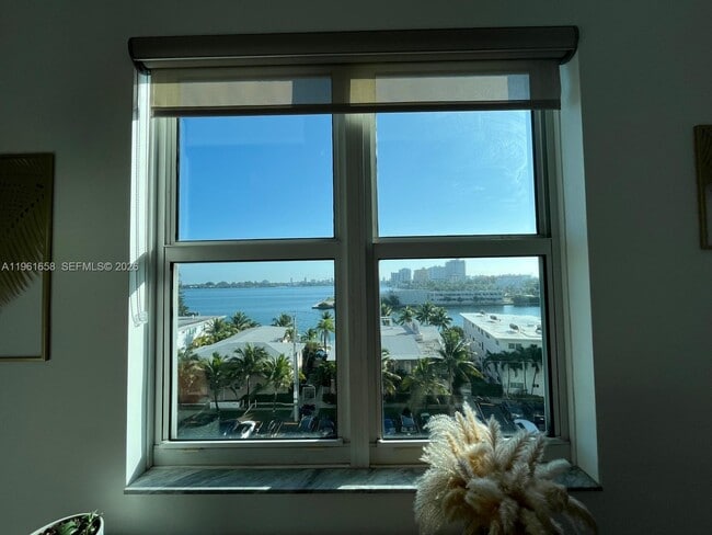 Building Photo - 7910 Harbor Island Dr