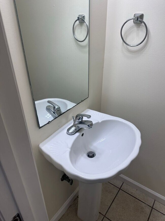 Building Photo - 108 N Gray Ave