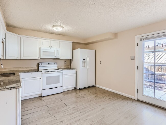 Building Photo - COMING IN MAY!!! Spacious 3 Bedroom 2.5 Ba...