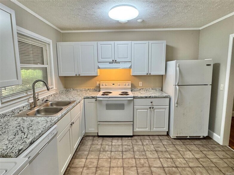 Building Photo - 929 Parkwood Dr