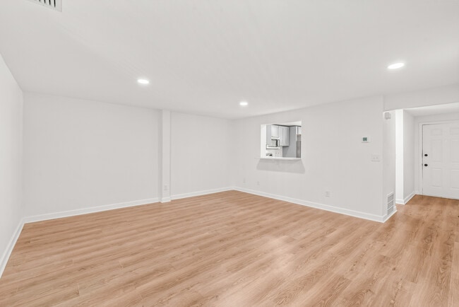 Building Photo - 9726 Old Gate Dr