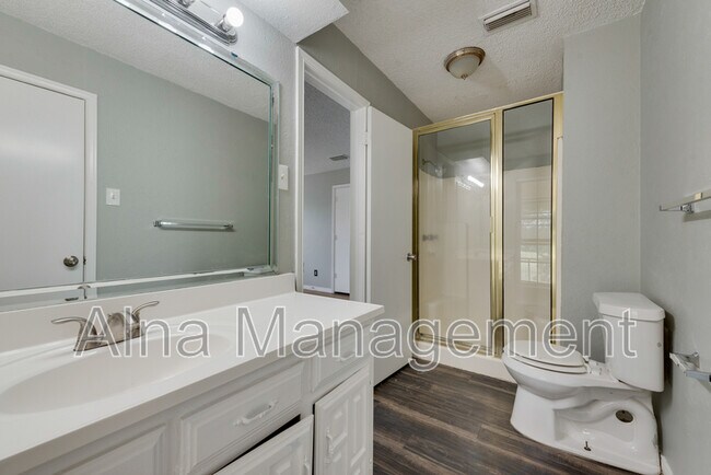 Building Photo - 743 Kings Ln