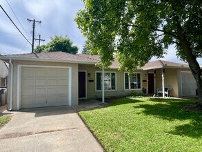 Building Photo - 1707-1709 Madrone Avenue
