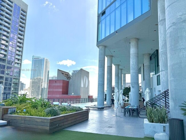 Building Photo - 398 NE 5th St