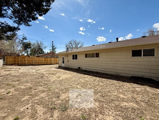 Building Photo - 1205 Hallam Ave