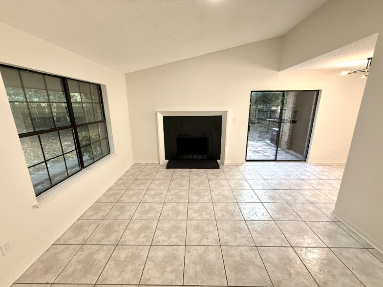 Building Photo - 9345 Chisholm Rd