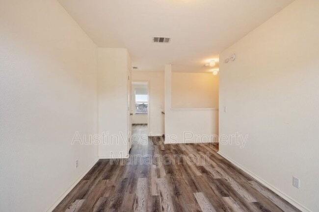 Building Photo - 104 Pond Way