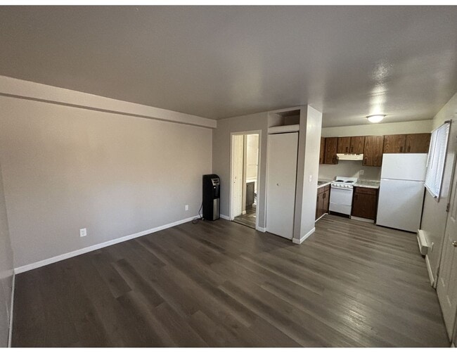 Building Photo - 1745 La Cres St