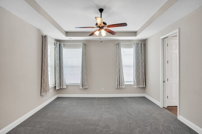 Building Photo - Beautiful 4 bedroom/ 2 bathroom home in Ri...