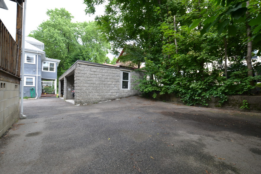 Building Photo - 15 Greycliff Rd