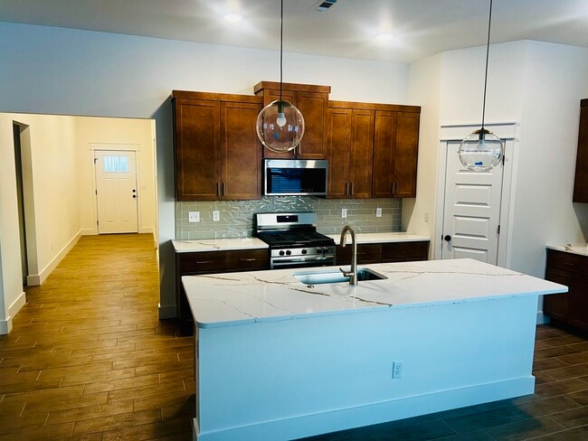 Building Photo - 251 Kristen Ln