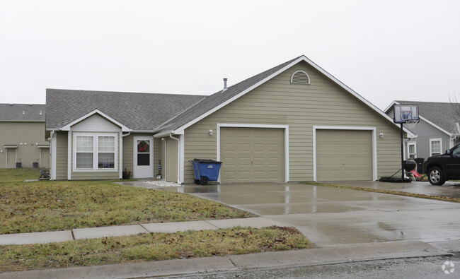 Building Photo - Lincoln Townhomes and Duplexes