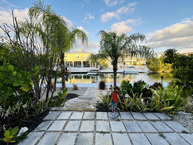 Building Photo - 980 Caribbean Dr