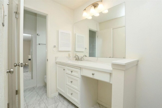 Building Photo - 1418 Crawley Ct