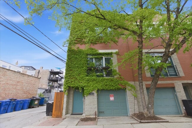 Building Photo - 745 N Wood St