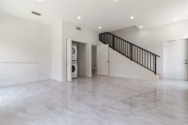 Building Photo - 135 SW 114th Ave