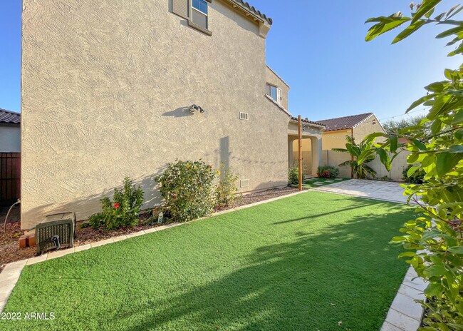 Building Photo - 2902 E Ebony Dr