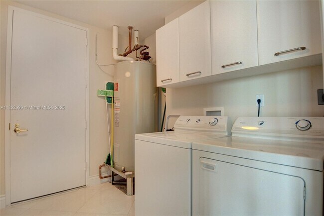 Building Photo - 20155 NE 38th Ct