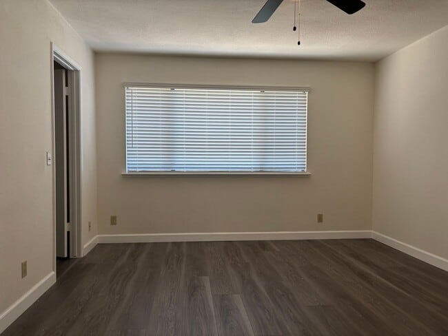 Building Photo - Completely remodeled and updated condo close to Fresno State and shopping. *Ask about the Move-in...