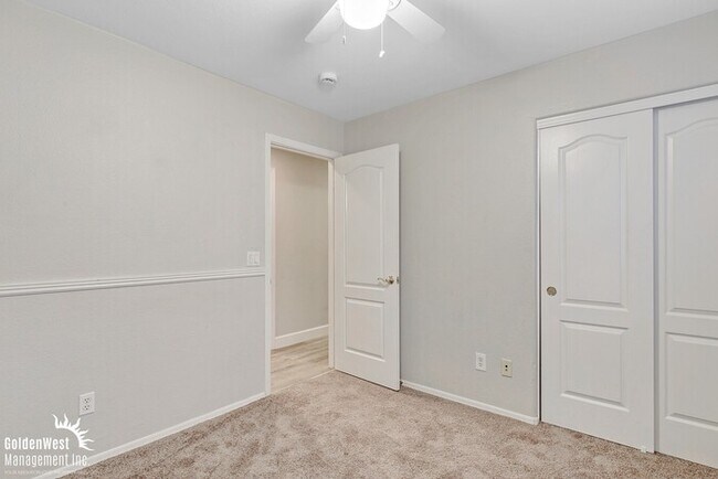 Building Photo - Charming 4Bdm 2Ba Home with a Private Yard in Peoria!