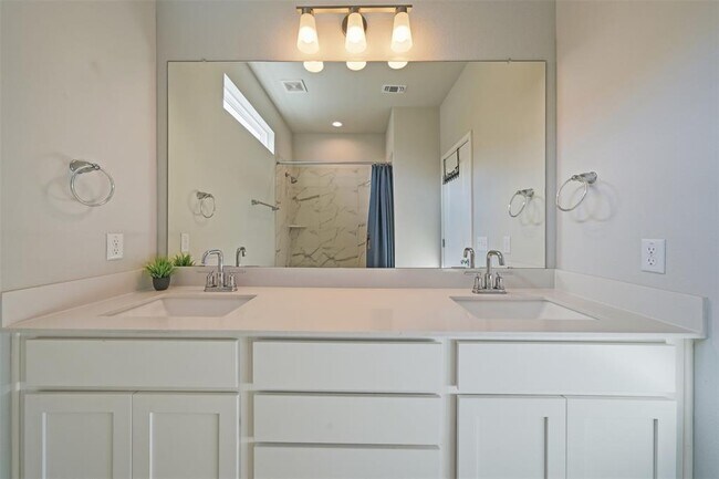 Building Photo - 17303 Emperador Dr