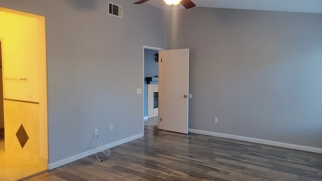 Building Photo - 32850 Sandalwood Ln