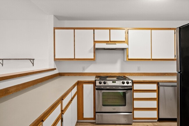 Building Photo - 6301 White Tail Dr