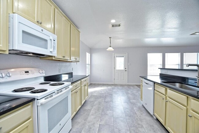 Building Photo - 401 Bandara Woods Blvd