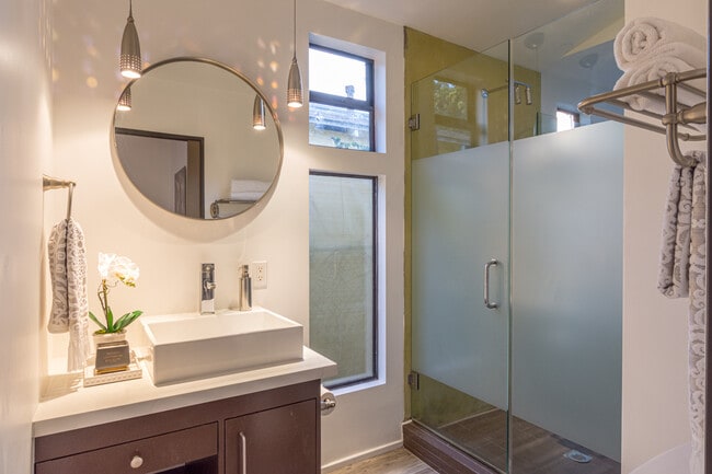 Building Photo - 13263 Venice Blvd