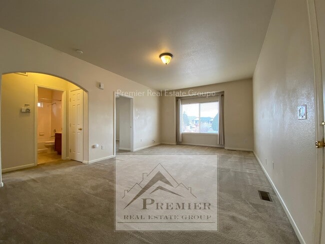 Building Photo - 9385 Trailside View