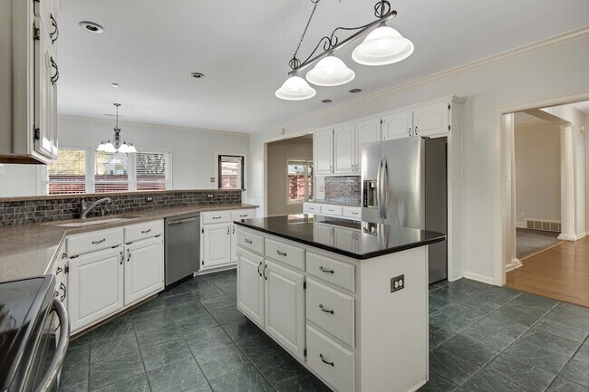 Building Photo - 979 Welbeck Cove