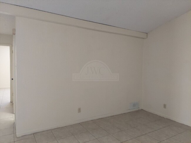 Building Photo - 1003 Eastside Dr