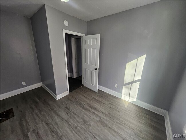 Building Photo - 117 Landon Ave