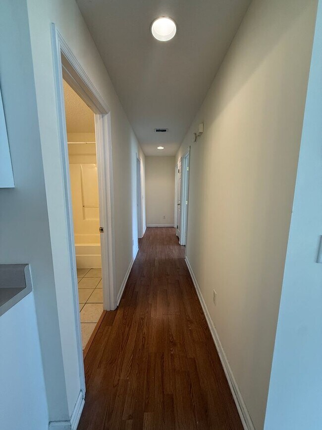 Building Photo - 221 Millcrest Dr