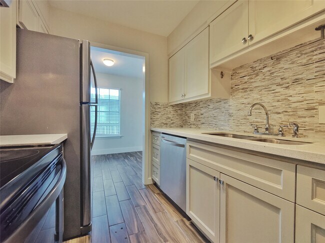 Building Photo - 600 19th St