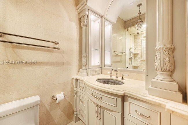 Building Photo - 6016 Leonardo St