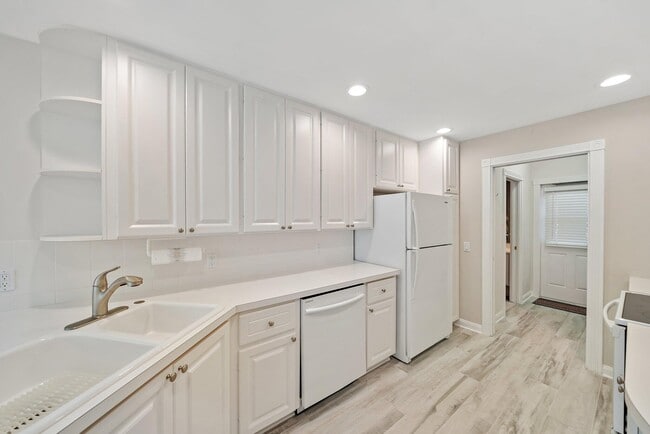 Building Photo - 351 Legare Ct