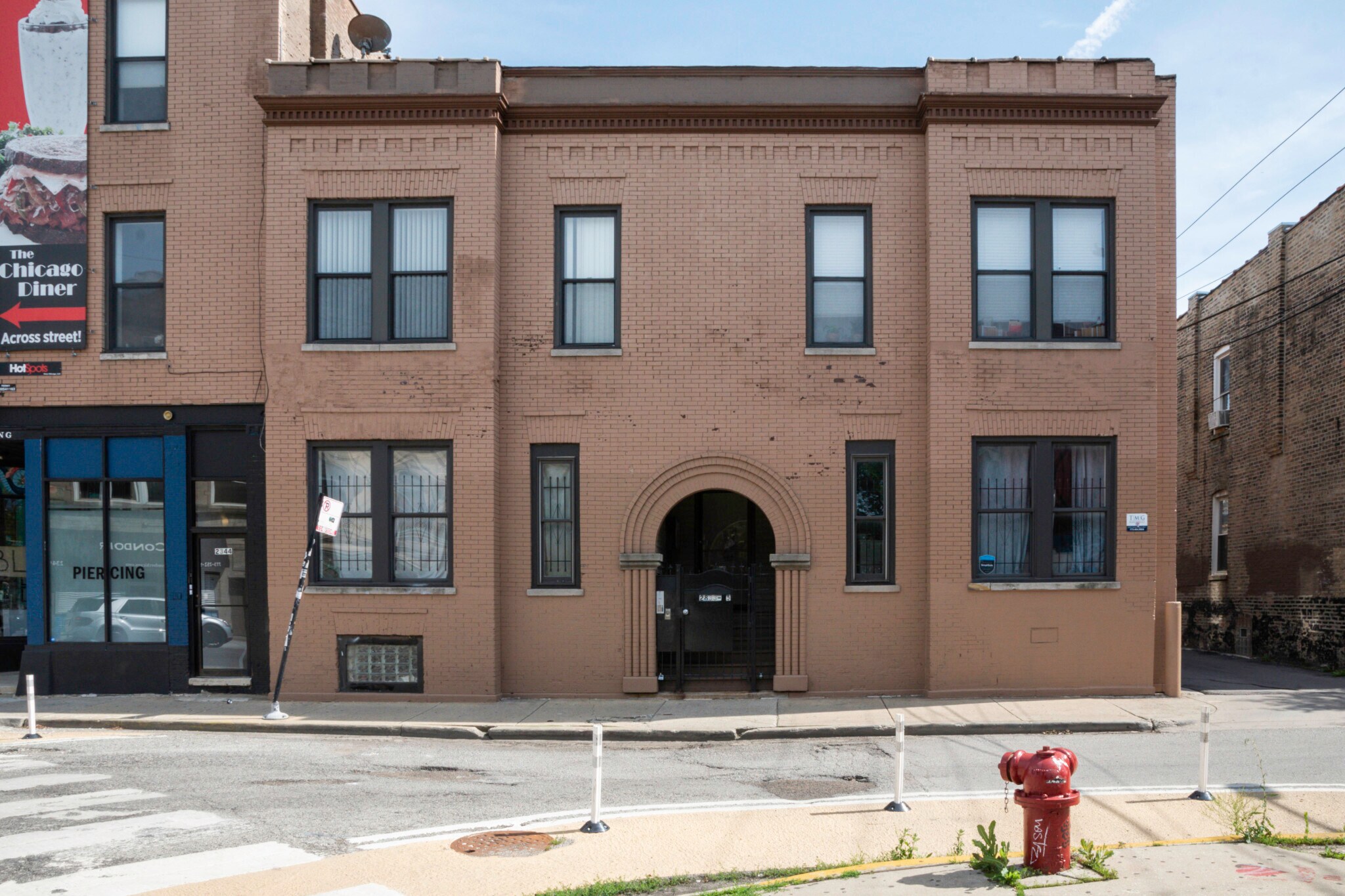Building Photo - 2833 W Medill Ave