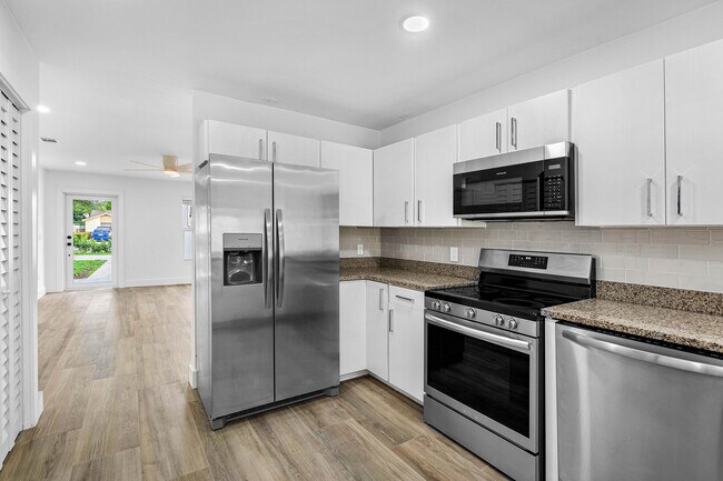 Building Photo - 1303 White Pine Dr