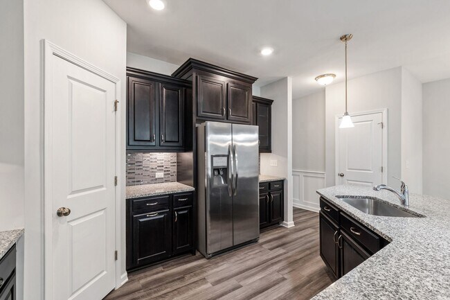 Building Photo - Serene Cul-de-Sac Retreat: 3BR Hillsboroug...