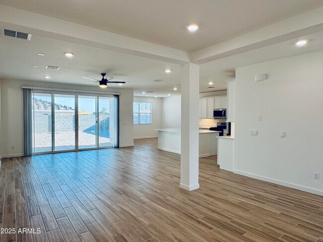 Building Photo - 15357 W Cottontail Ln